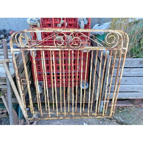 1473 - Pair of cast iron gates