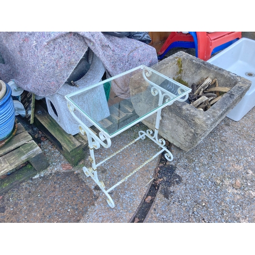 1440 - White metal table with glass top