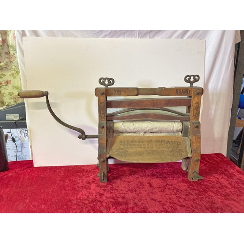 1402 - Fabulous small antique Lion Brand mangle