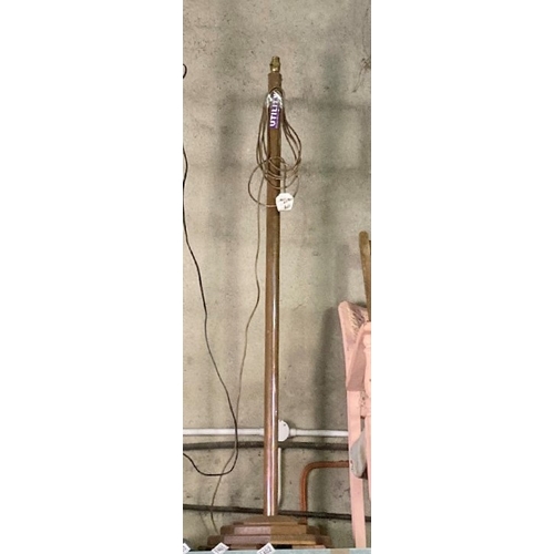 1401 - Metal standard lamp