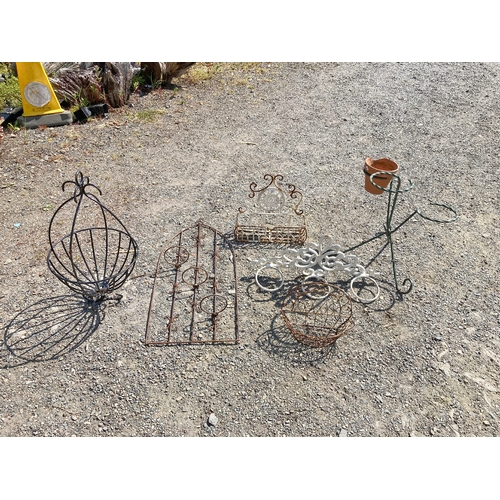 29 - Selection of garden metalwork items