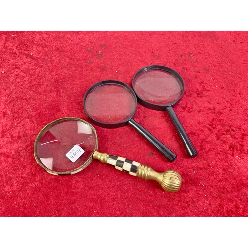 894 - Magnifying Glasses