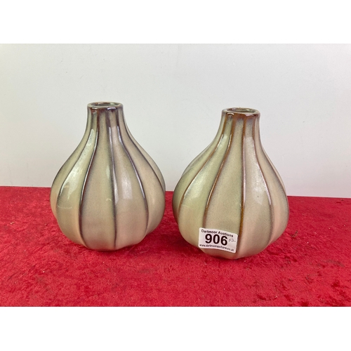 906 - Pair of bulb shaped vases,16 cm tall