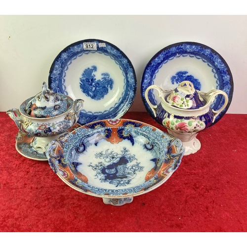 912 - Ceramic bowls and tureens