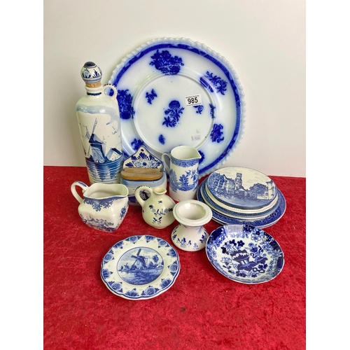 985 - Collection of blue and white ceramics