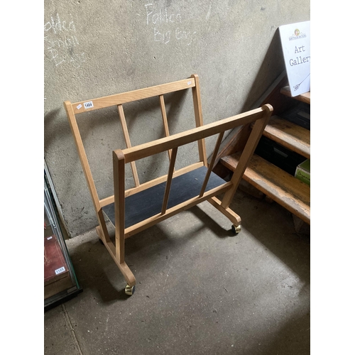 1484 - Picture/poster rack on wheels