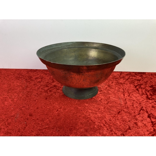 25 - Nicely decorated brass bowl