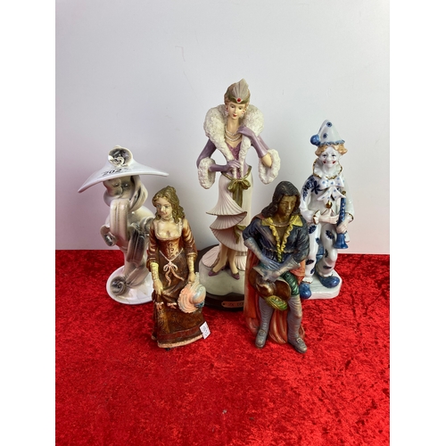 202 - 4 model figurines