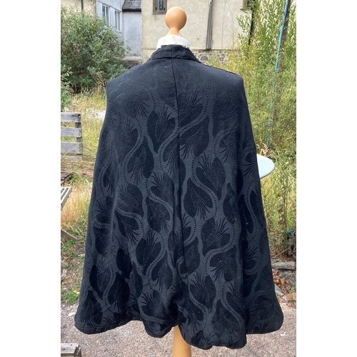 214 - Vintage black cape