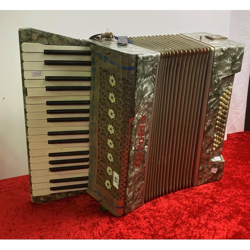 45 - Geraldo accordion