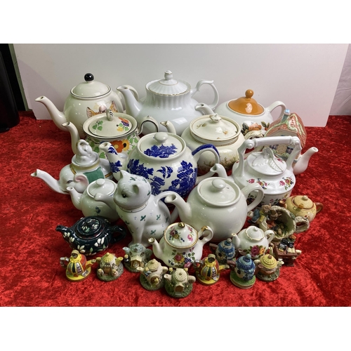 222 - Quantity of collectible large and miniature teapots