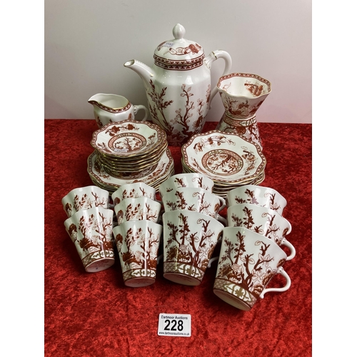 228 - Quantity of Coalport 'Indian Tree Coral' china