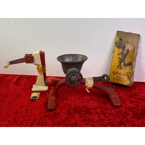 842 - Vintage metal mincer