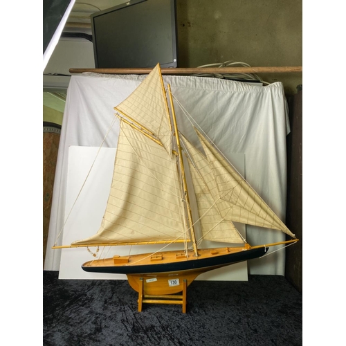 130 - Beautiful sailing boat on stand. Height from base to the top of mast 93 cm - fullest length 90 cm... 