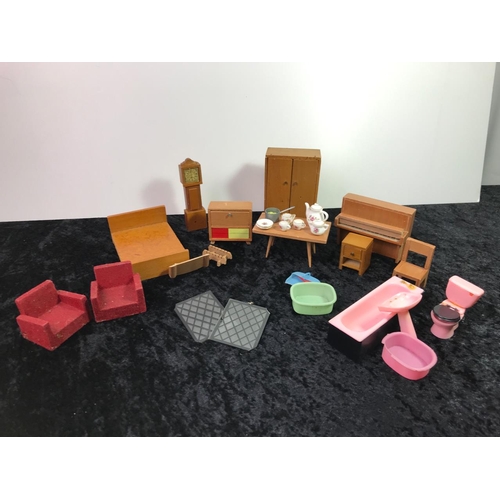 175M - A terrific collection of nicely-made dolls house furniture, and some interesting vintage dolls in co... 