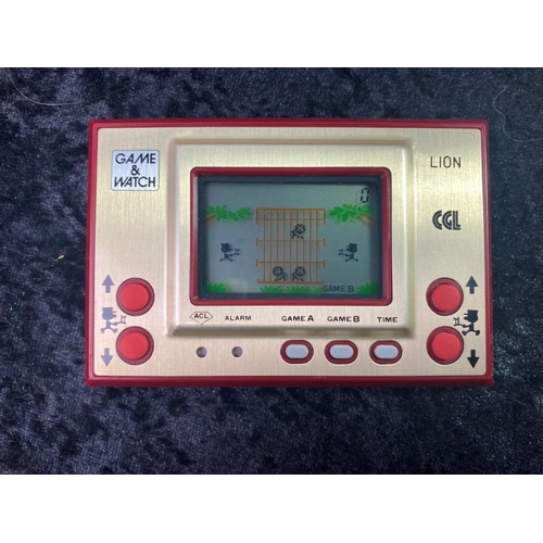 528 - CGL / Nintendo Game & Watch - Lion. Boxed with instructions, in very good condition