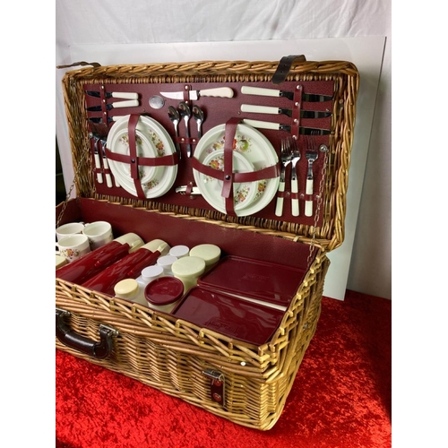 77 - Magnificent iconic, fully equipped 6-person Brexton picnic hamper as used in the film 