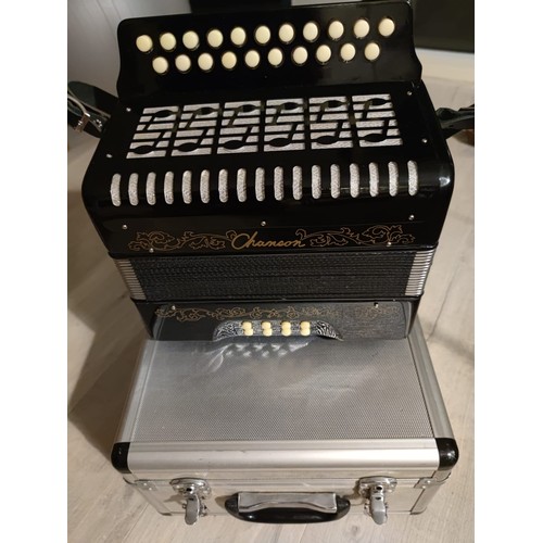 306 - A beautiful DG Melodeon complete with manual etc - crash course for beginners
... 