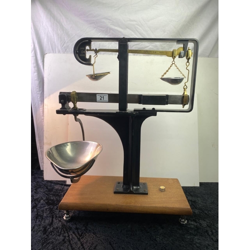 21 - W&T Avery of Birmingham 5lb capacity scales, ratio 12:1, and full balance adjustment. Superb vintage... 