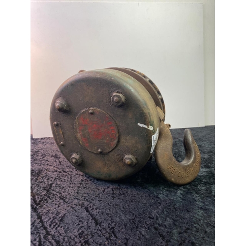 24 - Fabulous Felco chain hoist heavy duty - great piece of engineering.