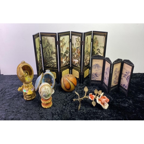 128 - 2 miniature Chinese/Oriental screens along with decorative egg ornaments etc