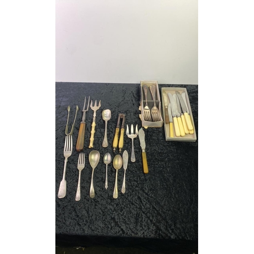 171 - A tray of silver plated and other vintage cutlery