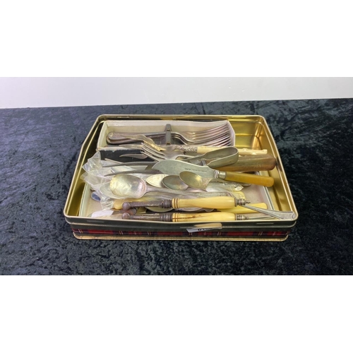 171 - A tray of silver plated and other vintage cutlery