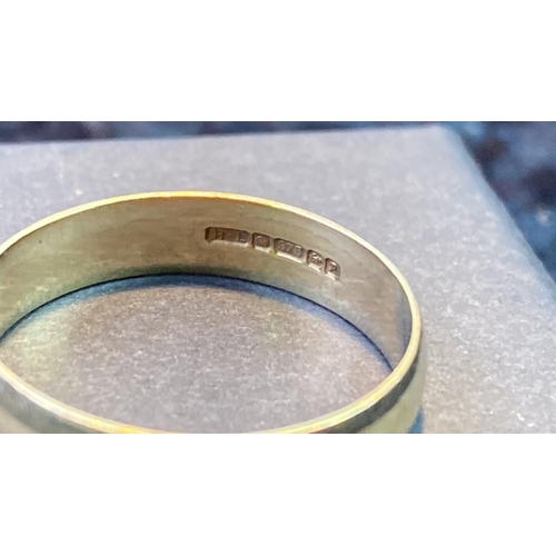 560 - A 9 carat gold Gent’s wedding band. 19 mm diameter. 2.6g