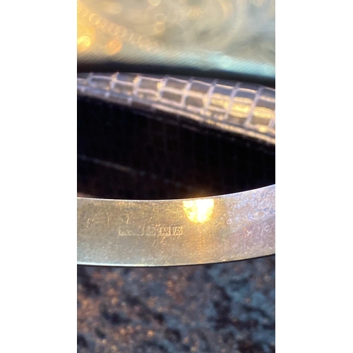 570 - Silver engraved bangle. BIRMINGHAM 1939. 14g