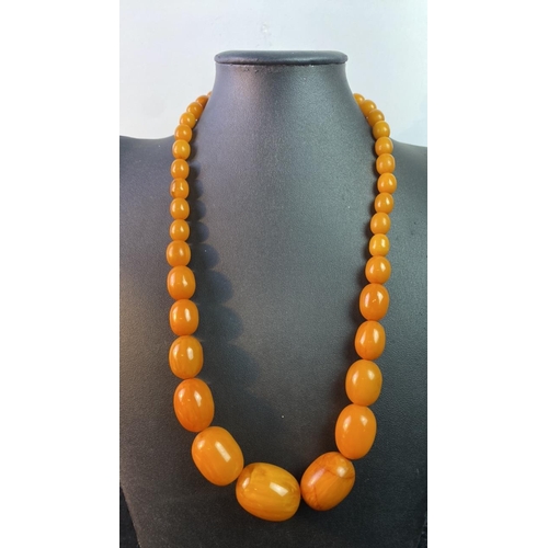 575b - Amber coloured beaded necklace