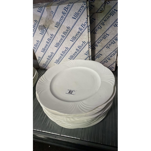 82 - Twelve Villeroy and Boch Arco Weiss white large dinner plates, approx 31cm diameter in excellent con... 