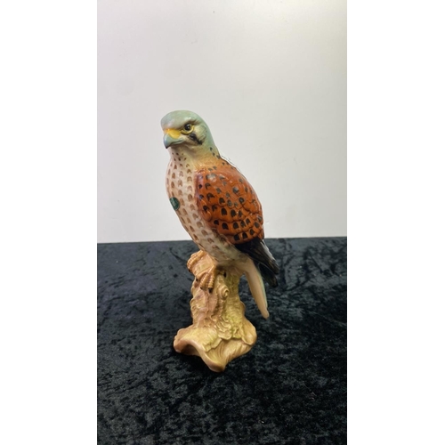 116 - A Beswick Kestrel approx 17.5 cm tall