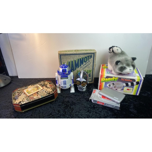 203 - A selection of toys including vintage jigsaw , battery operated racoon, Star WArs C3PO and R2D2 and ... 