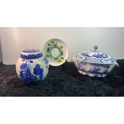 325 - Collectible ceramics inc. ginger jar, Delft, Old Chelsea, Hammersleigh, Royal Worcester and more