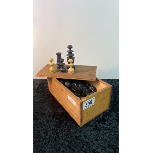 338 - Fabulous old English style wooden chess pieces - full set in wooden box