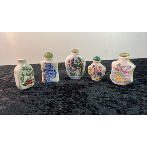 376 - Chinese snuff bottles with base/reign markings x 5 porcelain, painted