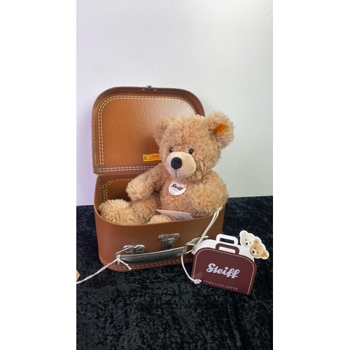 40 - Steiff teddy bear - Fynn in suitcase, 28cm with tag