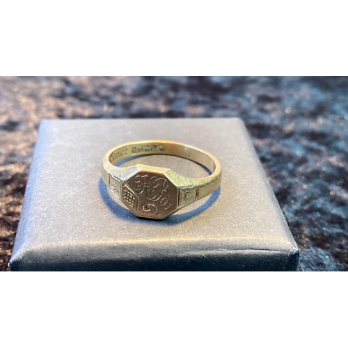 557 - A 9 carat Gent’s monogrammed signet ring. 3.8g