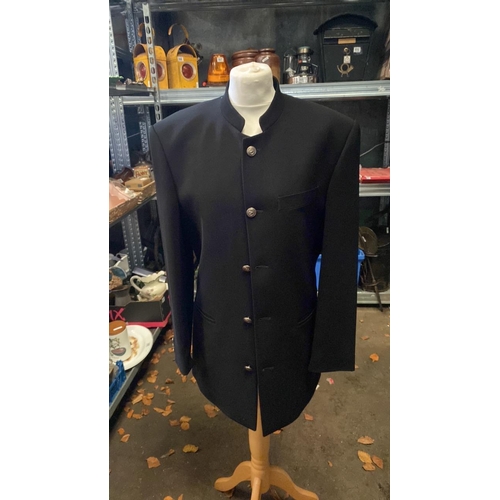 644 - Superb mandarin coloured black Franco Volzano gentleman’s jacket, beautifully lined and tailored, si... 