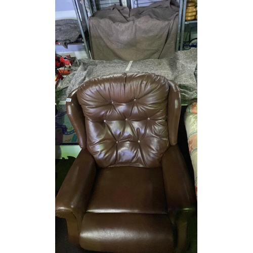 650 - Brown leather electric rise and recliner chair in good condition