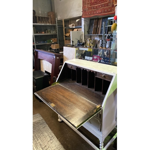 674 - A vintage bureau with internal drawers and shelving in top compartment. Original teardrop handles fu... 