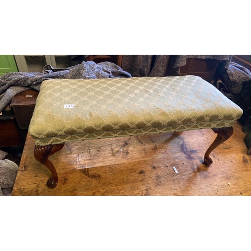 687a - Green upholstered long low stool  / seat. Approx W95cm x D40cm x H42cm with turned legs, in good con... 