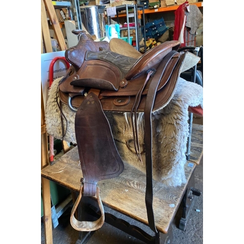 690 - Western saddle with numnah (stand not included)