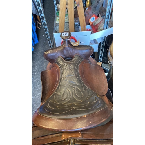 690 - Western saddle with numnah (stand not included)