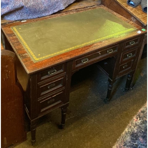 697 - A pretty vintage kneehole desk with 7 drawers with locking centre drawer (key present), inlaid leath... 