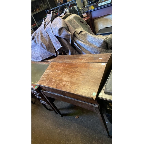 698 - A lovely clerk’s or teacher’s lectern desk on own stand. Approx H86cm L85.5cm D60cm.