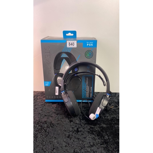 840 - Pair of headphones