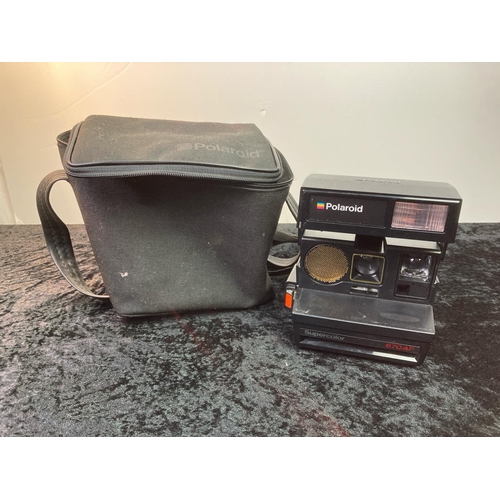 843 - Proper old school Polaroid Super Colour 670AF camera in carry bag