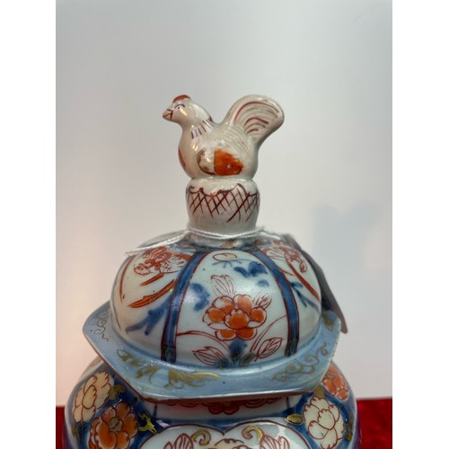 360 - Chinese or Japanese Imari ceramic pot with bird mounted lid