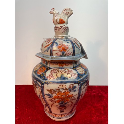 360 - Chinese or Japanese Imari ceramic pot with bird mounted lid